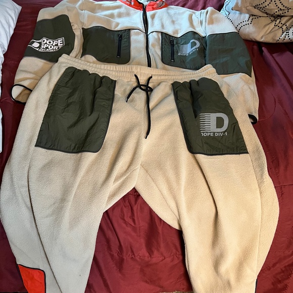Mens (2) piece velour athletic suit by Dope Intn’l Sports; sz 2X jacket/pants 1X - Picture 9 of 11